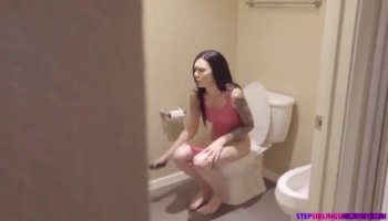 Floozy makes her dude cuckold